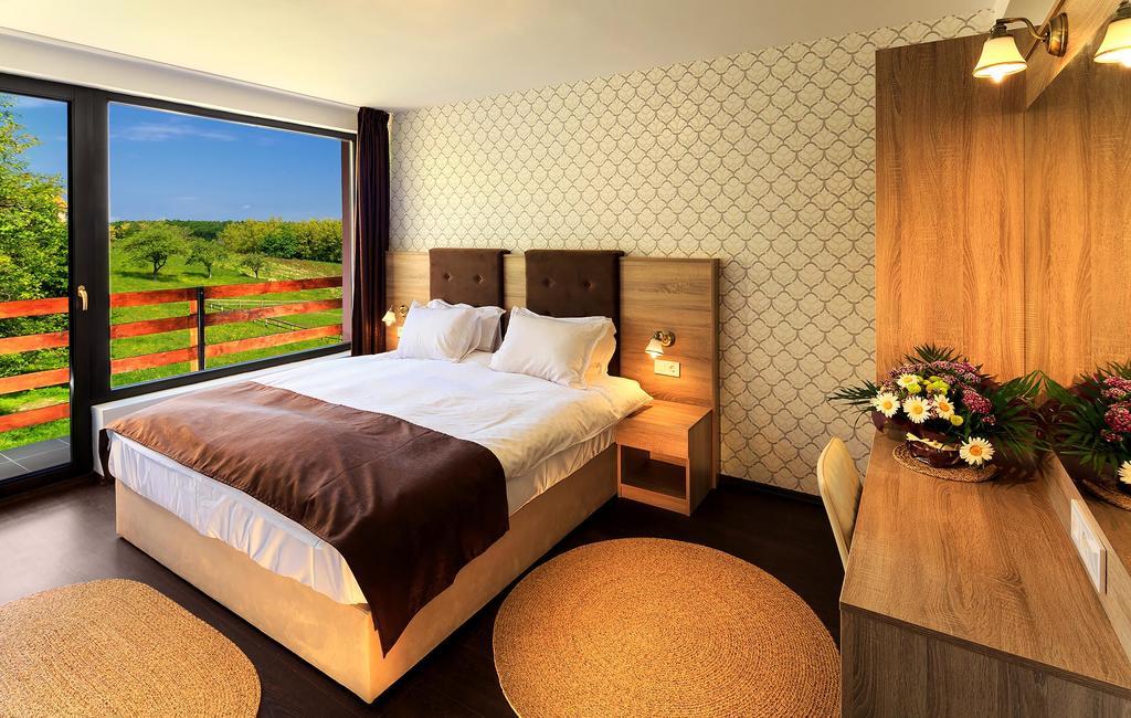Domeniul Salgo Hotell Orlat Exteriör bild